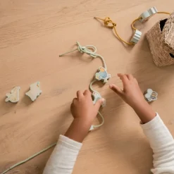 Figuras de madera para enlazar pequeña granja
