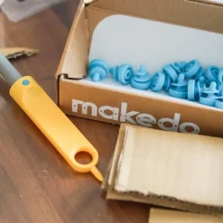 Makedo destornillador con punzón