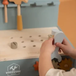 Mini banco de trabajo con herramientas
