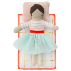 Muñeca mini maleta casita lila meri meri