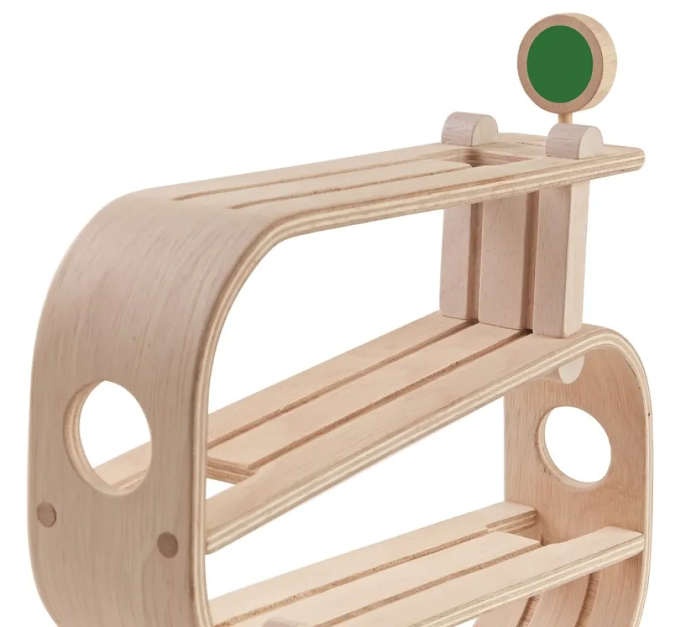 RAMPA DE CARRERAS DE MADERA PLANTOYS