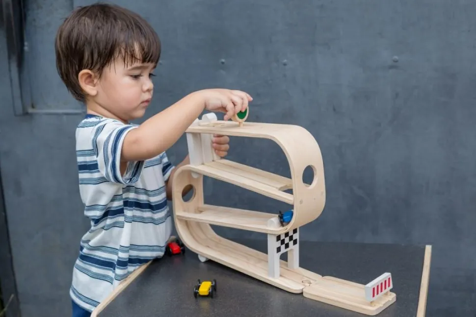 RAMPA DE CARRERAS DE MADERA PLANTOYS